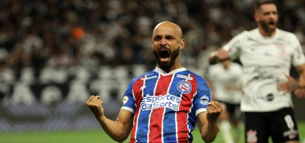 Bahia faz primeiro tempo avassalador, goleia o Corinthians e respira fora do Z-4