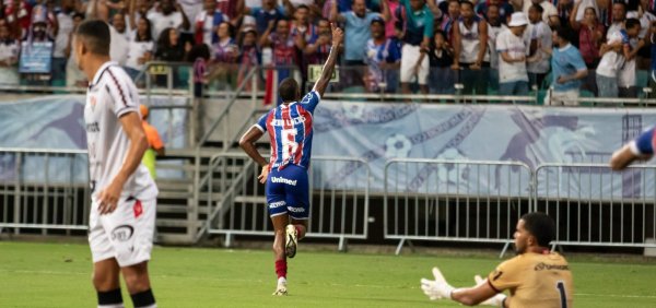 Bahia vira no 1º tempo, bate o Vitória e garante classificação antecipada à próxima fase do Nordestão