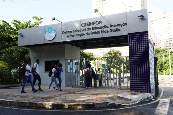 Campanha de Valorização das Escolas é lançada em Salvador com a participação de estudantes da rede pública de ensino
