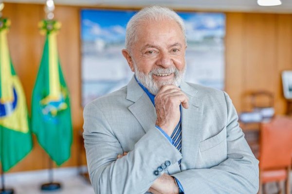 Cirurgia no quadril de Lula foi bem-sucedida, afirmam médicos