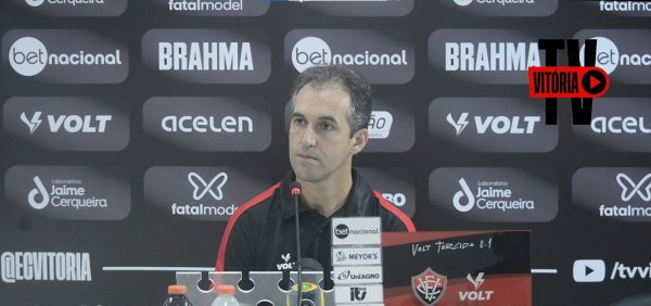 Condé vê erros defensivos do Vitória, mas considera 