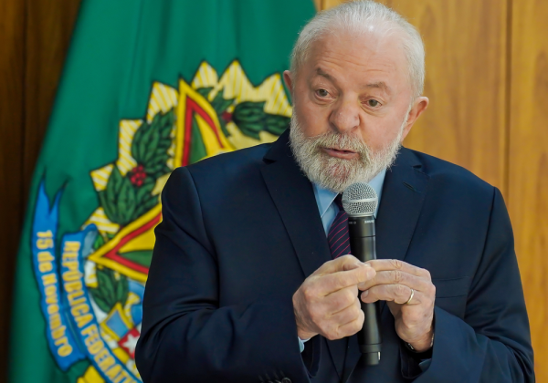 Lula é aprovado por 38% da população e reprovado por 30%, aponta Datafolha