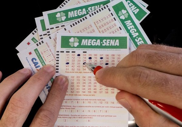 Mega-Sena acumula, e prêmio estimado vai a R$ 12 milhões