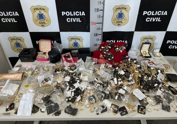 Polícia recupera joias avaliadas em R$ 100 mil em Feira de Santana