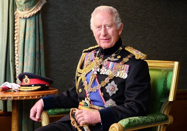Rei Charles III envia carta a Trump após atentado em comício eleitoral
