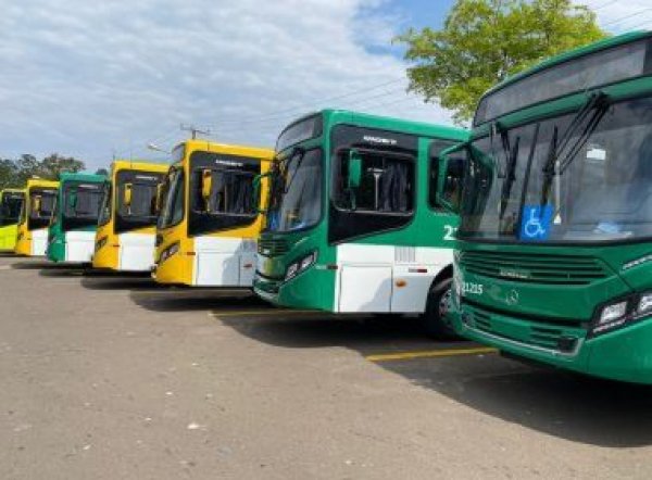 Rodoviários fazem paralisação e atrasam saída de ônibus das garagens