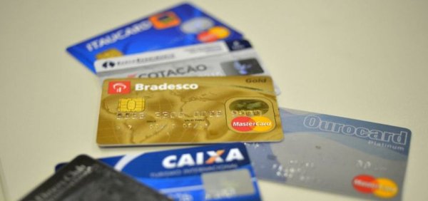 Taxa de inadimplência do cartão de crédito sobe e atinge marca histórica de 31,5%