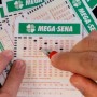 Mega-Sena acumula e prêmio pode chegar a R$ 10 milhões na terça (14)