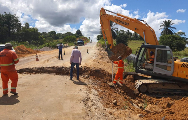 Seinfra realiza ações emergenciais na BR-489, entre Prado e Itamaraju