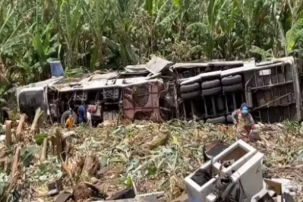 Acidente com trio elétrico deixa 3 mortos e 6 feridos