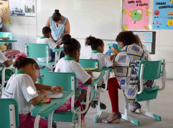 Alimentos e bebidas ultraprocessados podem ser coibidos por lei nas escolas de Feira de Santana