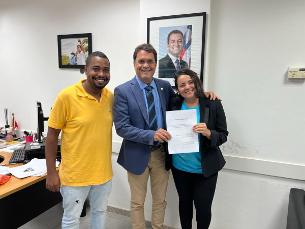 Angelo Almeida e Juventude do PSB Bahia entregam proposta de criação da Superintendência de Políticas Públicas de Juventude a Jerônimo Rodrigues