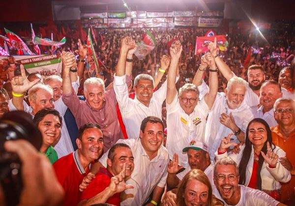 Ao lado de Jerônimo, Wagner e Otto, Caetano lança pré-candidatura