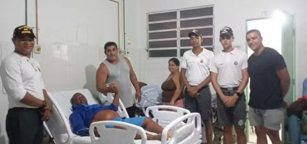 Após barco virar no extremo sul da Bahia, pescador nada mais de 48h em busca de ajuda