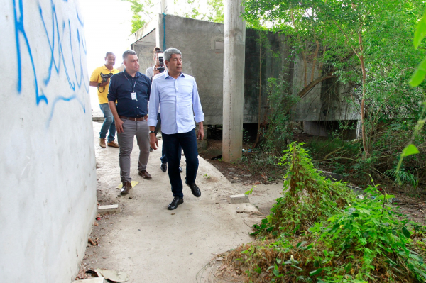 Após cessão de terreno, Governo do Estado vai retomar obras do Centro de Convenções e do Teatro de Feira de Santana