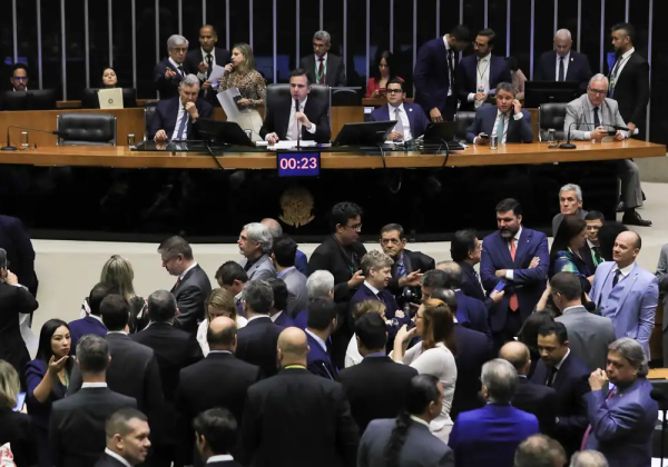 Após derrubadas de vetos, Congresso promulga marco temporal e desoneração da folha