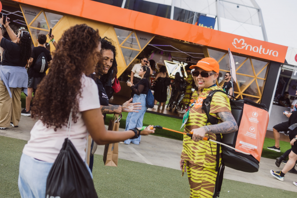 Ativação do protetor solar Natura Fotoequilíbrio FPS 60 protege mais de 25 mil pessoas no Rock in Rio