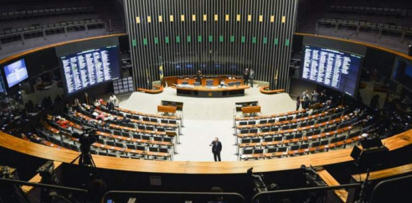 Câmara dos Deputados gasta R$ 6,4 bilhões com cota parlamentar nos últimos 20 anos