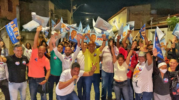 Carlos Geilson e sua caravana da alegria fazem caminhada histórica na Conceição