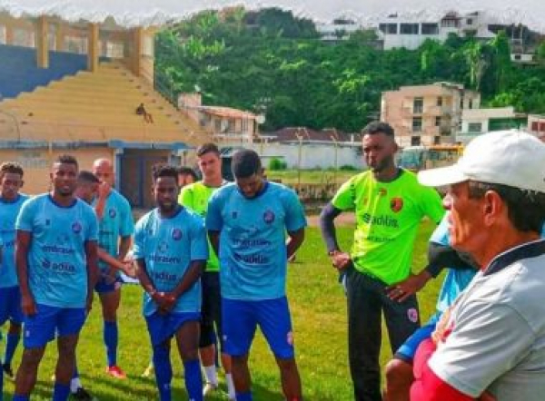 Classificado, Barcelona de Ilhéus chegou a treinar em pedaço de capim na pré-temporada