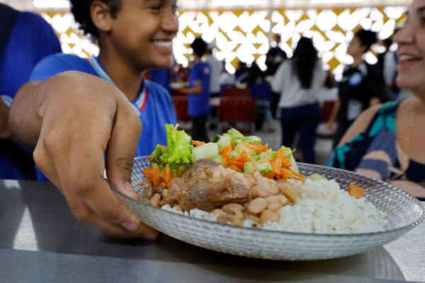 Com 30 milhões de refeições ao mês, Programa de Alimentação Escolar garante a segurança nutricional dos estudantes da rede estadual