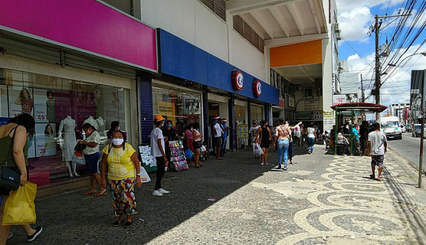 Comércio de Feira de Santana fecha pela manhã e tem ponto facultativo na tarde desta quinta de Corpus Christi