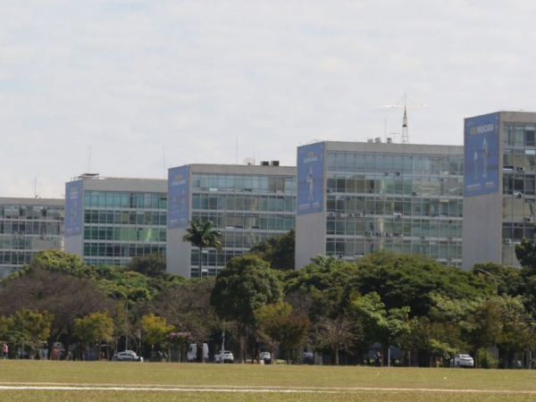 Comissão ouve demandas de servidores do Ministério do Trabalho   Fonte: Agência Câmara de Notícias