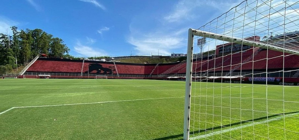 Criminosos furtam celulares e carteira de jogadores do Vitória dentro do Barradão