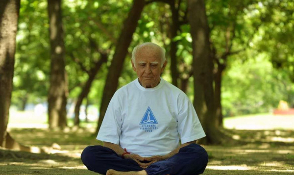 Dia Mundial da Yoga: atividade terapêutica melhora qualidade de vida