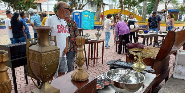 Feira de Antiguidades agora na avenida Getúlio Vargas neste final de semana