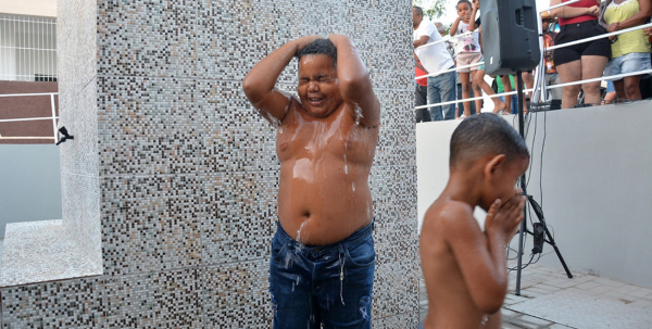 Fonte do Buraco Doce é entregue aos moradores da Queimadinha após melhorias