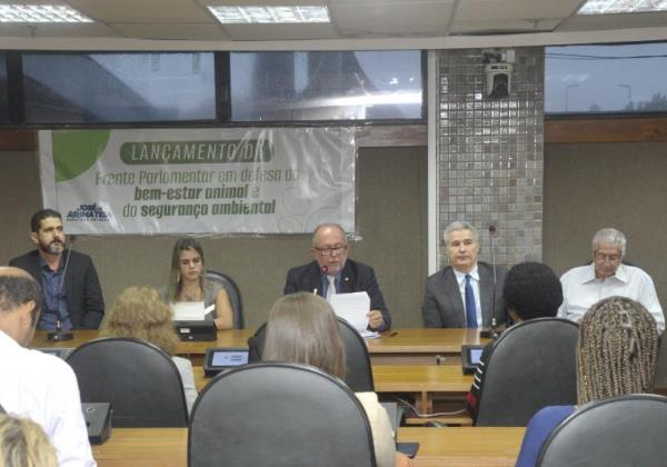 Frente Parlamentar em Defesa do Bem-estar Animal é instalada na Alba