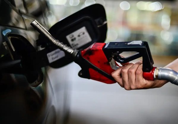 Gasolina fica 4% mais barata na Bahia