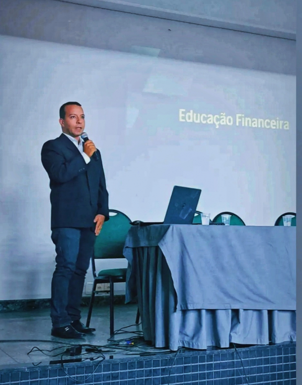 Gerente da CDL Feira defende difusão da educação financeira para redução do endividamento dos brasileiros