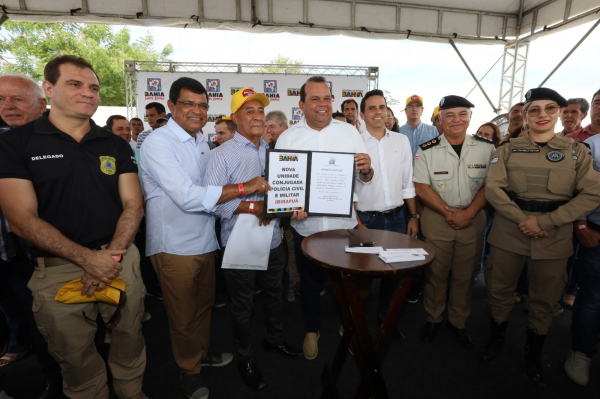 Governador em exercício entrega equipamento de esporte e autoriza obra de unidade conjugada de segurança, em Ibirapuã