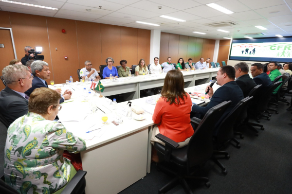 Governador se reúne com representantes de Escolas Famílias Agrícolas e Casas Familiares Rurais para debater o desenvolvimento da educação no campo