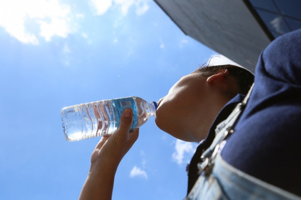 Hidratação é essencial durante período de alta temperatura