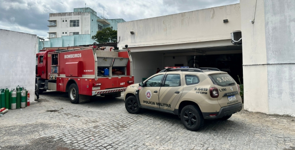 Incêndio atinge alojamento na sede do SAMU e atendimento está sendo feito em novo número