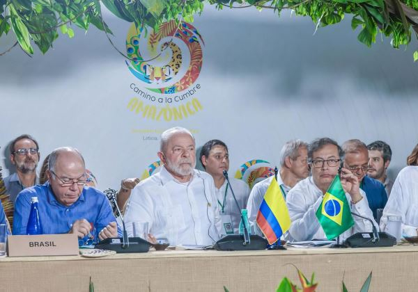 Lula propõe criação de Parlamento Amazônio durante evento em Letícia