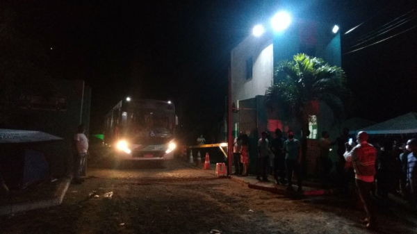 Manifestantes desocupam garagem da Rosa, mas sindicato impede saída dos ônibus