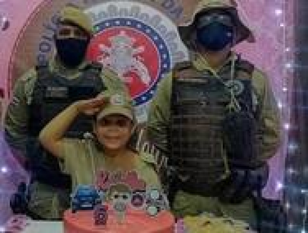 Menina completa 6 anos com surpresa de militares da 22ª CIPM