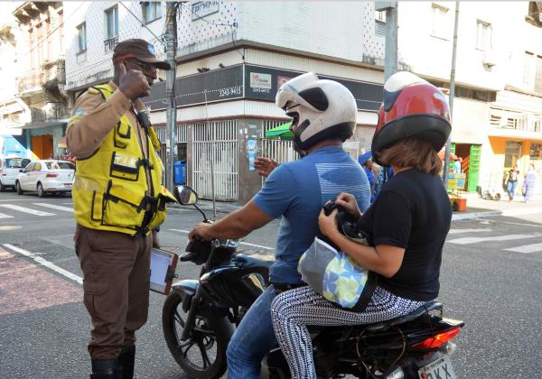 Metade dos donos de moto circulam sem CNH, diz pesquisa da Senatran