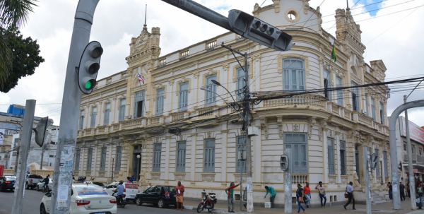 Mudança na estrutura do Município, com criação de superintendência e subsecretarias