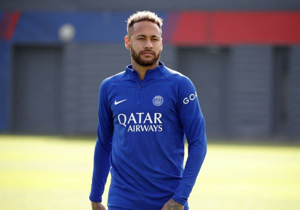 Neymar aceita oferta de 160 milhões de euros do Al-Hilal, da Arábia Saudita, diz jornal