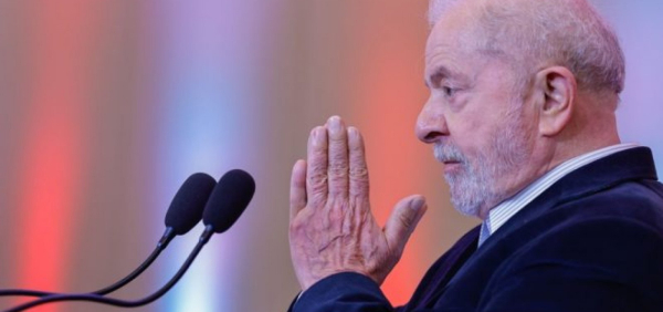 Partidos relacionados à Igreja Universal pressionam para ingressar no governo Lula