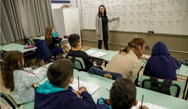 Pé-de-Meia: pagamento a estudantes começa nesta segunda-feira