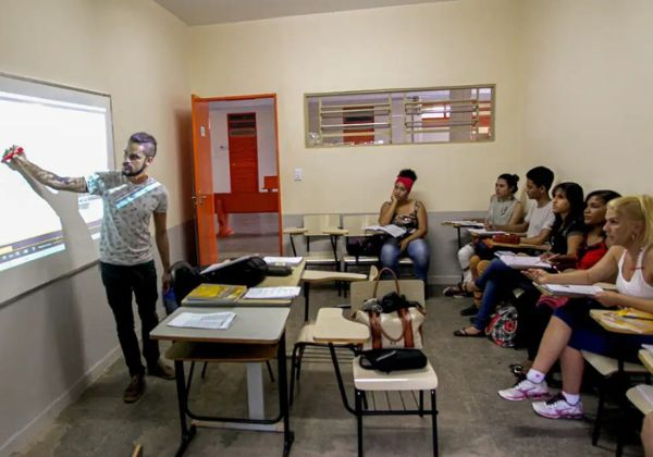 Pé-de-Meia encerra 2024 com quase 4 milhões de beneficiados; Bahia é o 2º com mais estudantes