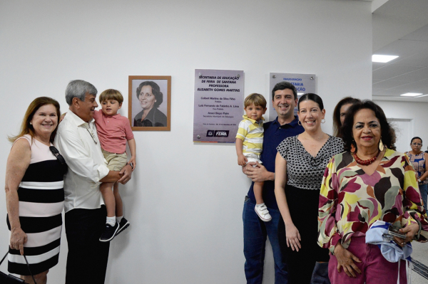 Prefeito homenageia legado de Elizabeth Gomes Martins em nova sede da Seduc