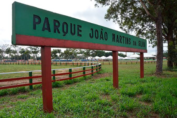 Prefeitura de Feira é notificada para correção na lei de cessão da área do Parque de Exposições