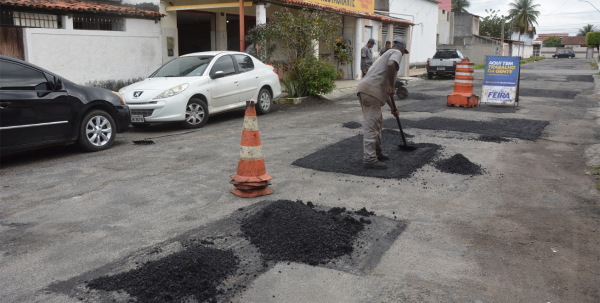 Tapa-buracos e reparo em pavimentação avançam por toda a cidade